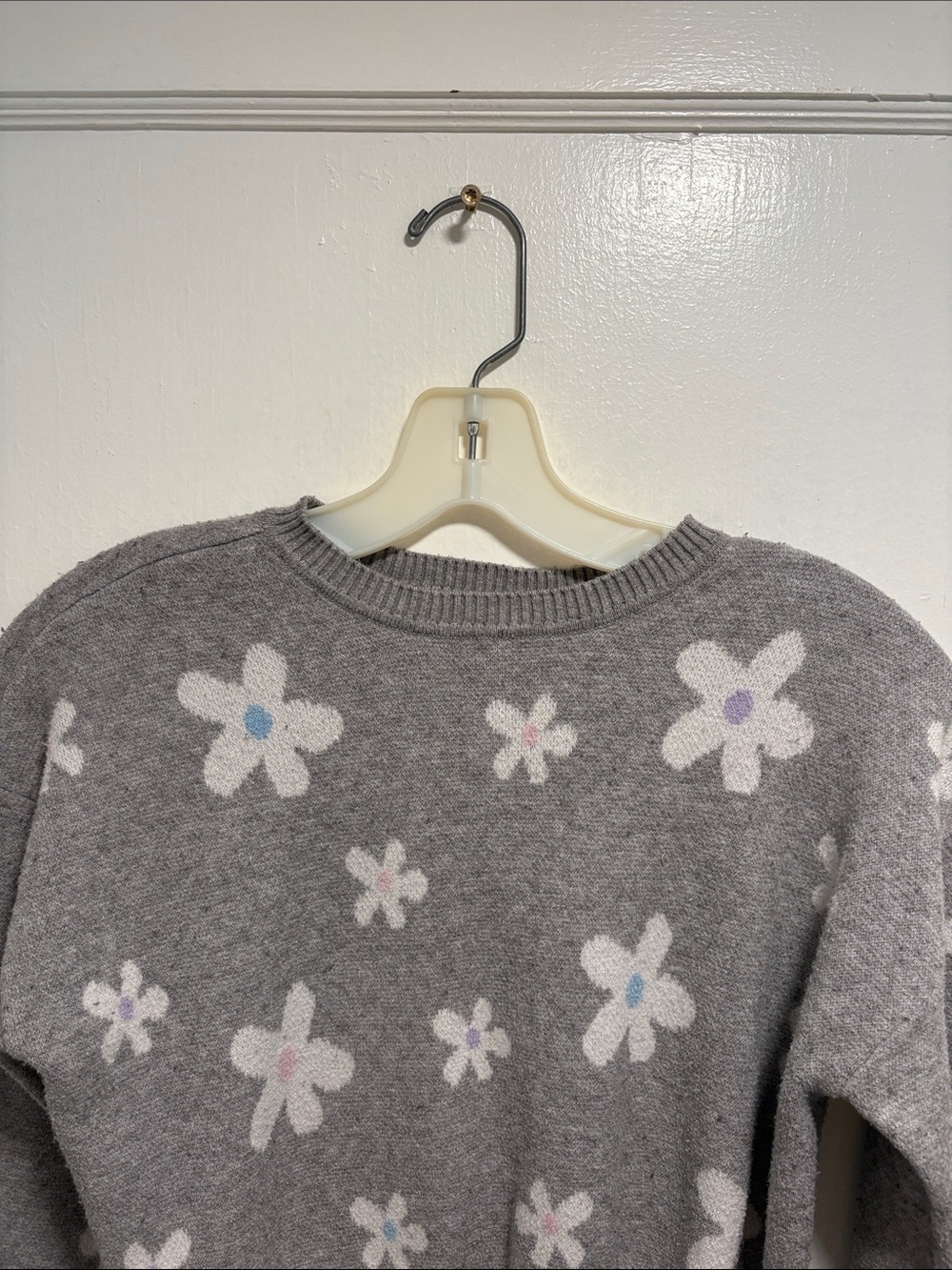 Design History Cropped Sweater - Picture 2 of 11